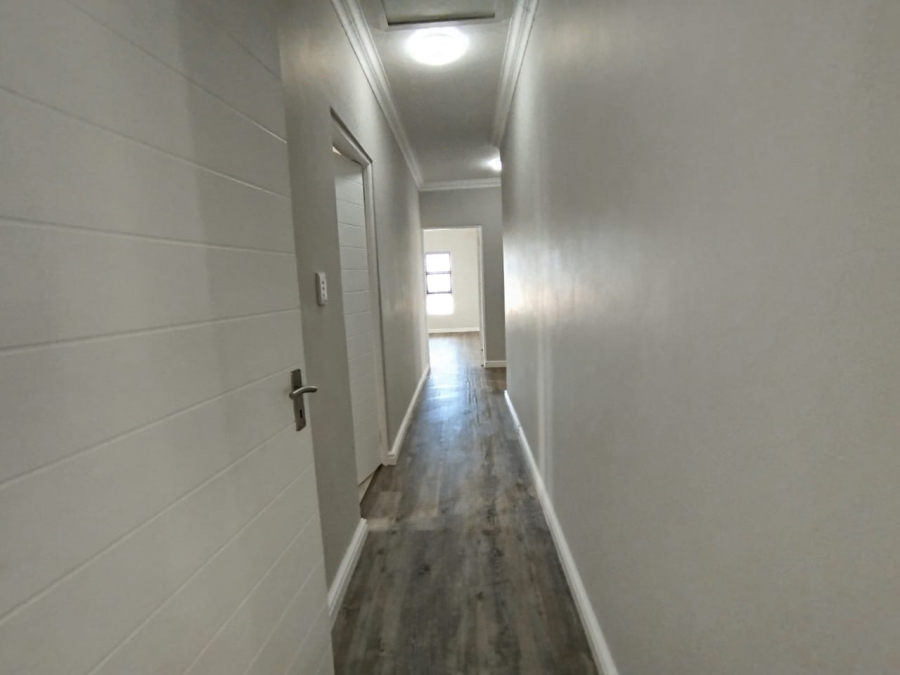 4 Bedroom Property for Sale in Hoogland Western Cape